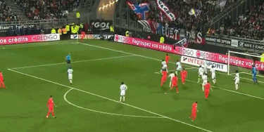 莱万+拉菲尼亚=欧洲最强双人组！合计狂轰46球（莱万携手拉菲尼亚，欧洲最强双星合计攻入46球）