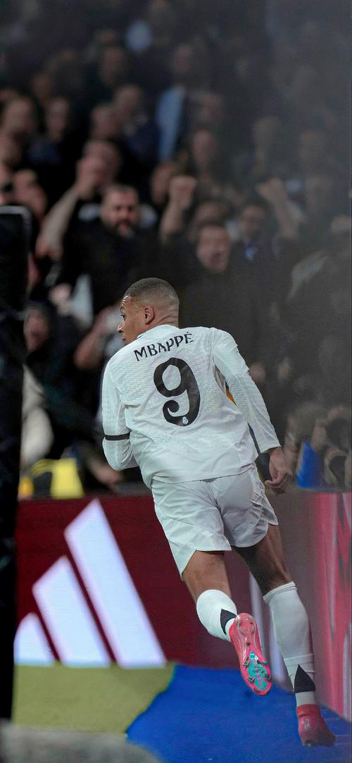 科曼：诺阿-朗和我说，那不勒斯季前28天集训他从没见过球（科曼：诺阿-朗直言那不勒斯季前28天集训期间他压根没碰过球）