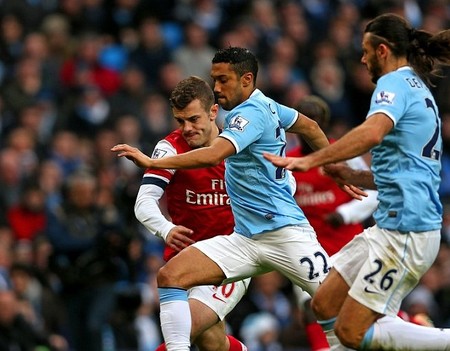 中超赛场争议判罚：VAR判罚引发热议,（中超裁判风波：VAR判决引爆热议）