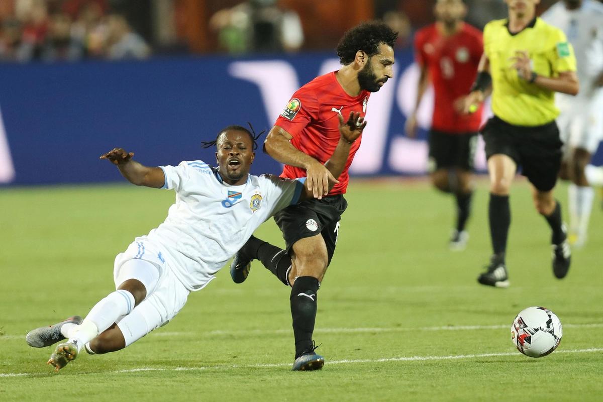 哈维-西蒙斯：我的名字烙印了母亲对巴萨的爱；年少成名并不好（哈维-西蒙斯：我的名字刻着母亲对巴萨的情怀；过早走红并非好事）