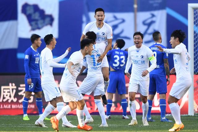 NBA：雄鹿再取关键胜利 字母哥率队登榜首（NBA：雄鹿再取关键一胜 字母哥带队升至榜首）