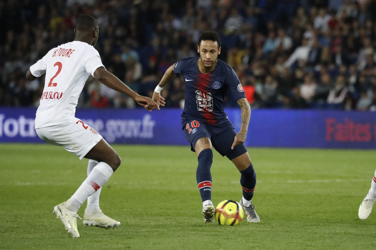 快船新阵容首秀，替补表现抢眼（快船新阵首演，替补群大放异彩）