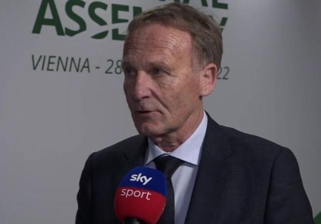 弗里克被迫在对阵贝蒂斯的比赛中调整进攻阵型（对阵贝蒂斯时，弗里克被动调整进攻布阵）