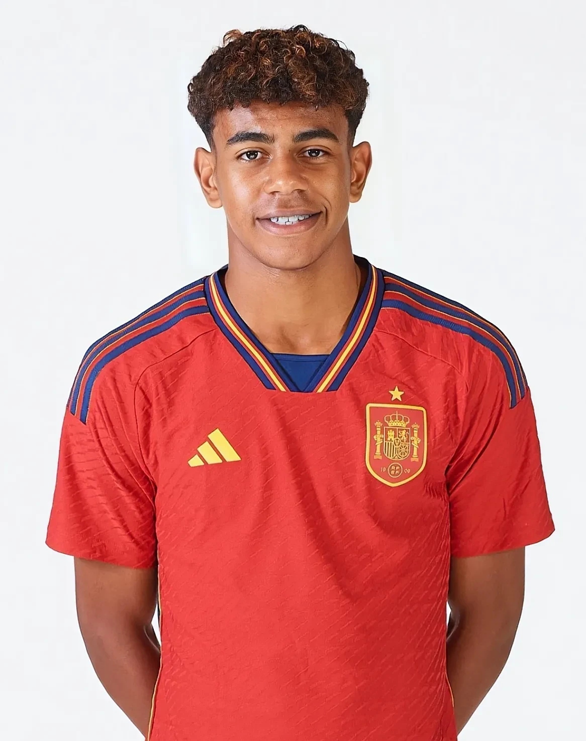 3-2,29岁拜仁旧将萨内1球1助,率队揽36分领跑,领先穆帅前东家4分（3-2！29岁前拜仁球员萨内传射立功，球队积36分居首，领先穆帅旧主4分）