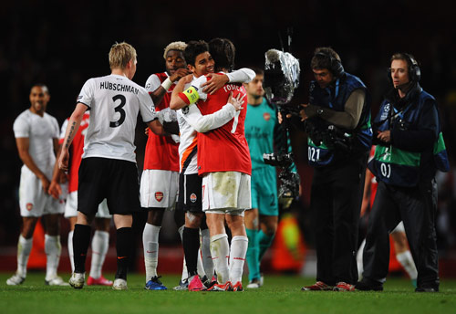 英格兰客战阿尔巴尼亚：凯恩领衔，贝林厄姆、埃泽首发（英格兰客场挑战阿尔巴尼亚：凯恩挂帅，贝林厄姆与埃泽首发）