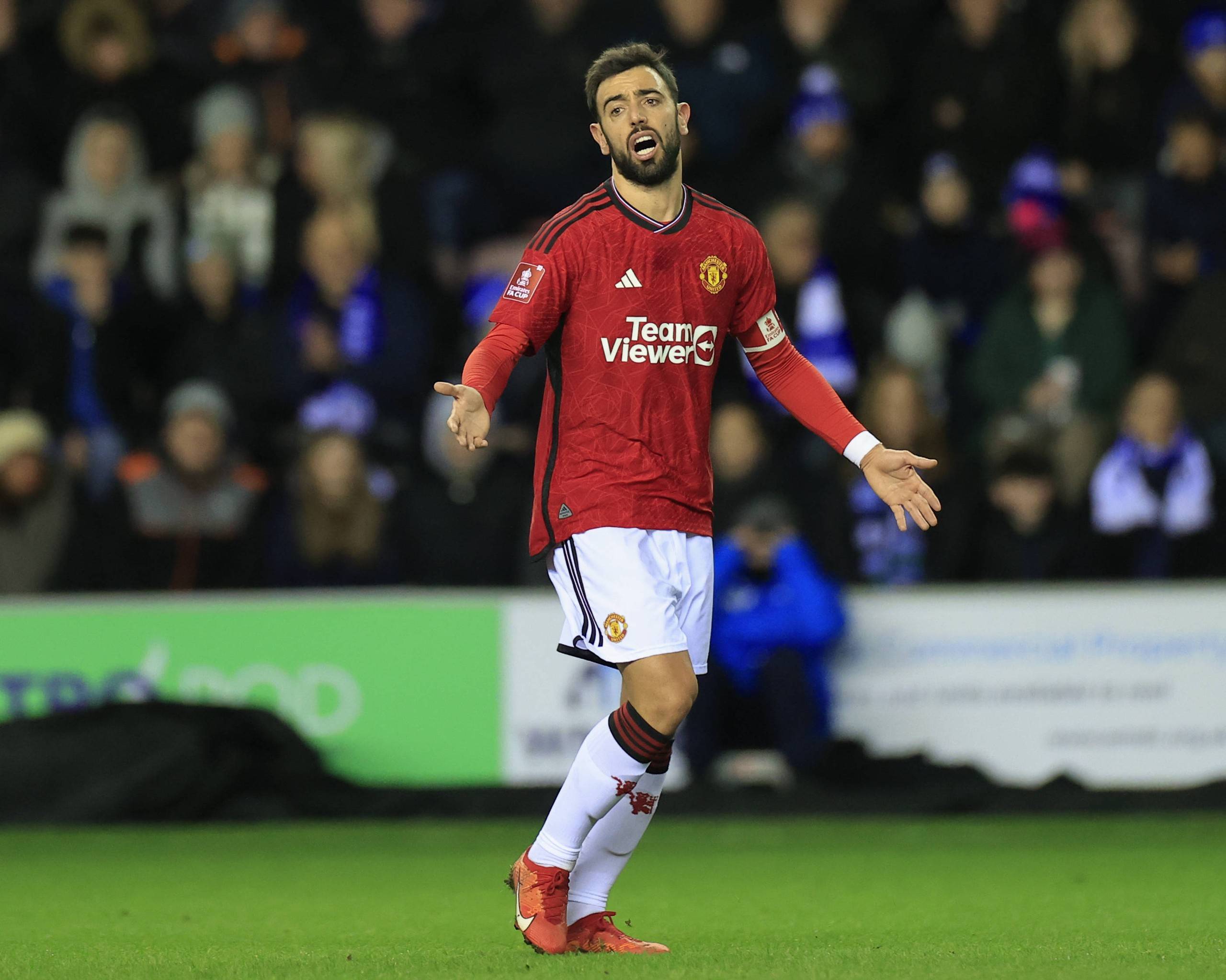 罗马诺：阿莫林坚持留下齐尔克泽；梅努向往租借加盟那不勒斯（罗马诺：阿莫林力保齐尔克泽；梅努愿租借赴那不勒斯）