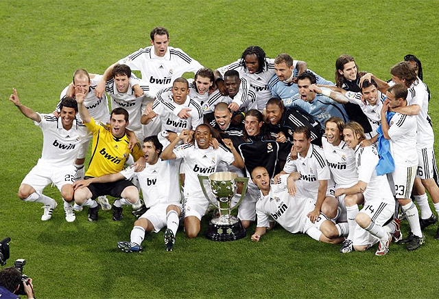 阿隆索：球员表现无可指责，我不关注未来，只关注下一场比赛（阿隆索：球员无可指摘，暂不谈未来，专注下一战）