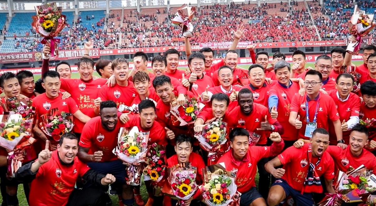 弗兰克：中国非常自由和安全，商品非常便宜，菜味道出奇地好（弗兰克：中国自由安全，物价低廉，菜肴惊艳可口）