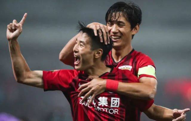 足球欧洲媒体盛赞某国脚：执行力极强（欧媒盛赞某国脚：执行力出众）