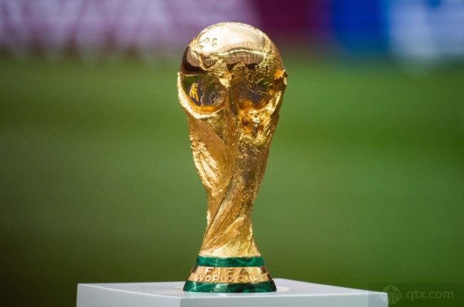 评论丨2025赛季中超联赛落幕：足球的“冷”和群众的“热”（评论丨2025赛季中超收官：场内“冷”，场外“热”）