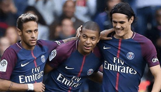 塞萨尔：齐沃为什么要换下博尼和泽林斯基？他俩明明表现最好（塞萨尔质疑齐沃换人决定：为何撤下表现最好的博尼和泽林斯基？）