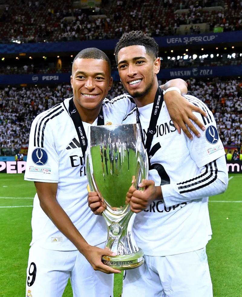 阿斯报：哈维出席丰特的巴萨主席竞选宣讲会，公开反对拉波尔塔（阿斯报：哈维参加丰特的巴萨主席竞选活动，公开表态反对拉波尔塔）