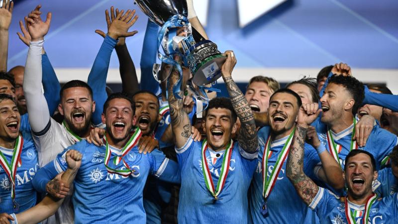 马卡：安东尼对阵里昂将首穿定制战靴，以此致敬F1巴西大奖赛（马卡：安东尼战里昂将首次上脚定制球鞋，致敬F1巴西大奖赛）